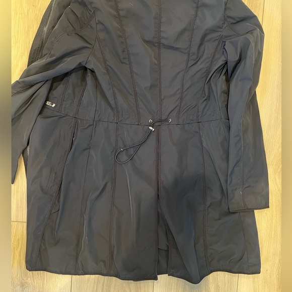 Arthemis Moncler rain jacket - Picture 13 of 13
